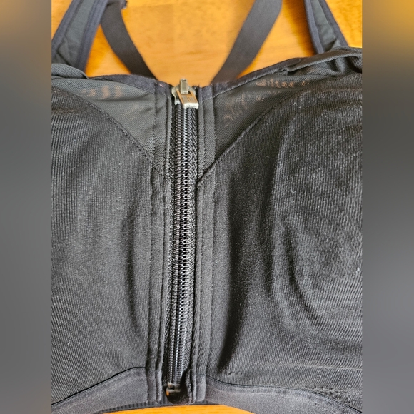 VICTORIAS SECRET SPORT Knockout Women's Black Racerback Sports Bra - Picture 2 of 7